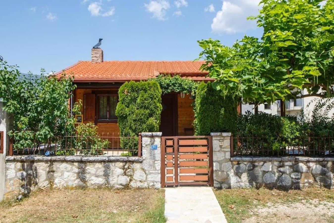 شقة Wooden House In يانينة المظهر الخارجي الصورة